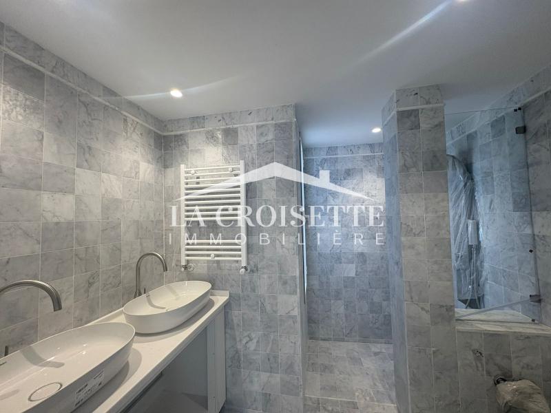 Villa S+3 avec piscine et vue sur mer à La Marsa